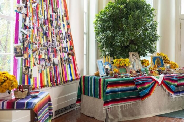 La Casa Blanca abre sus puertas para compartir ofrenda del Día de los Muertos