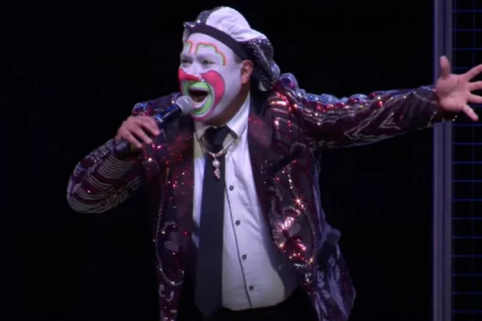 Fan de Brincos Dieras le saca un arma durante el show