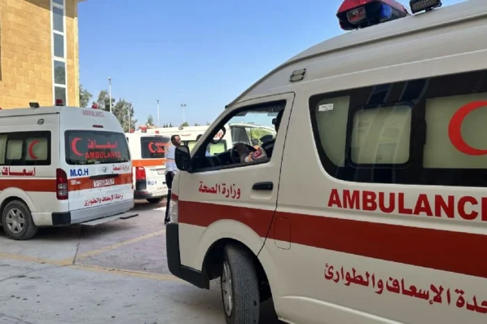 Israel ataca ambulancia en Gaza y mueren 13 personas