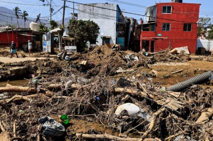 NASA muestra fotos del antes y después del paso del huracán 'Otis' por Acapulco