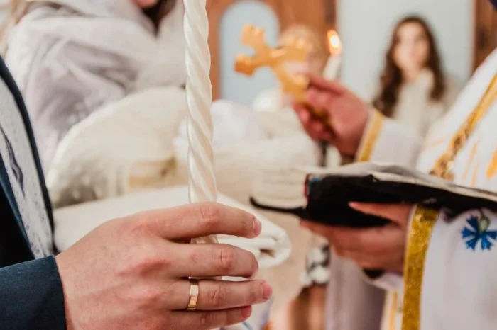 El Vaticano afirma que personas transexuales pueden ser bautizadas