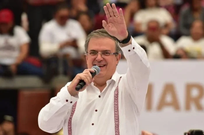 Marcelo Ebrard se queda en Morena tras acuerdo con Claudia Sheinbaum