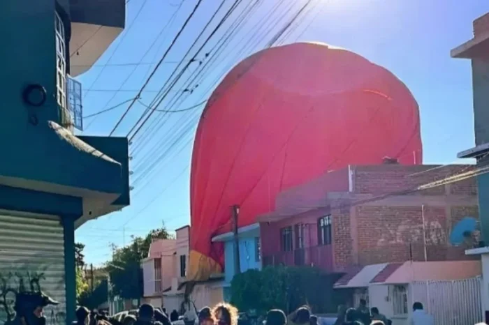 Globo aerostático se desvía y cae sobre fraccionamiento en Guanajuato
