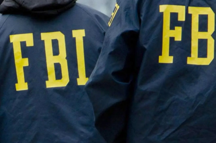 Alerta director de FBI del riesgo de amenazas terroristas en EU, inspiradas por Hamás