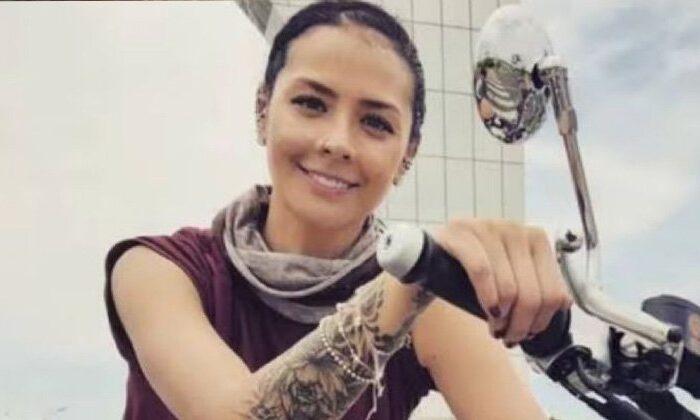 Periodista muere tras caerle una pantalla gigante durante una carrera