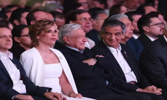 Acude Américo Villarreal Anaya a Informe de gobernadora de Baja California