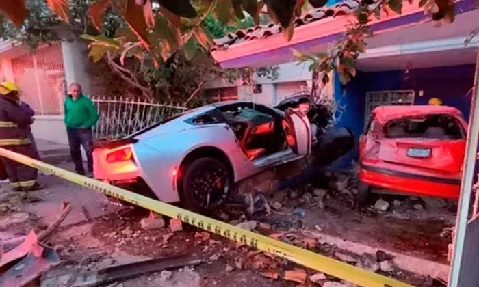 Por despecho, mujer choca el Corvete de su ex pareja