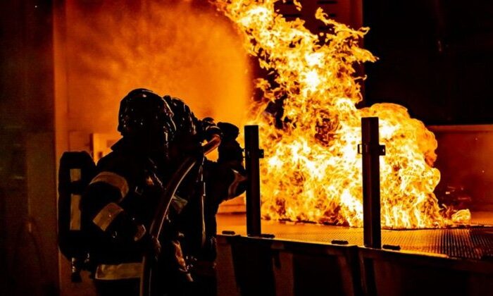 Mueren 5 niños en incendio; su papá salió a hacer compras de Navidad