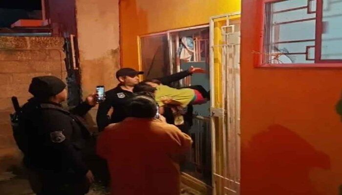 Rescatan a menores de un incendio; querían cocinar un gato