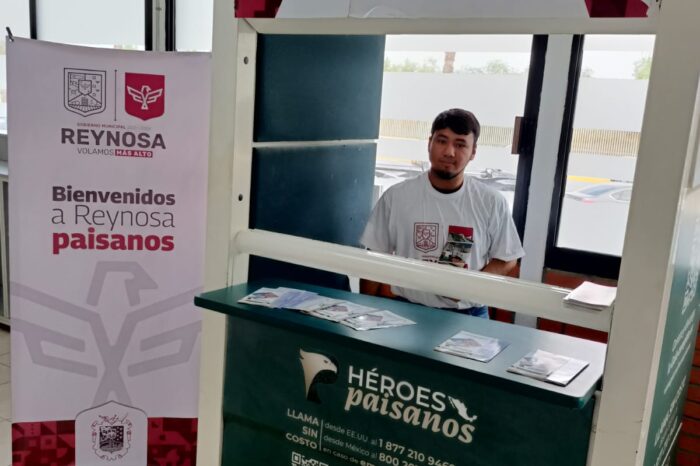 Instala Alcalde Carlos Peña Ortiz módulo de información en puente Reynosa-Hidalgo