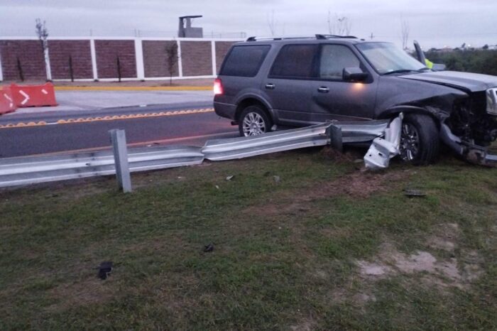 Boyas instaladas por la SEDENA frente al nuevo Cuartel Militar provocan múltiples accidentes y una volcadura