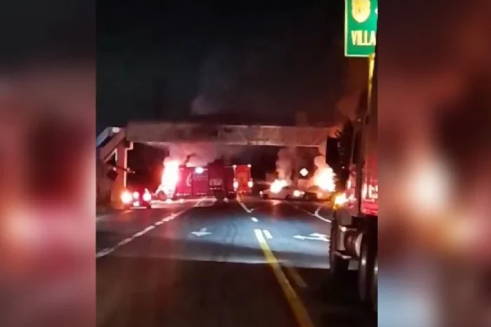 Tiroteos, cierres viales y quema de vehículos sacuden a Tabasco