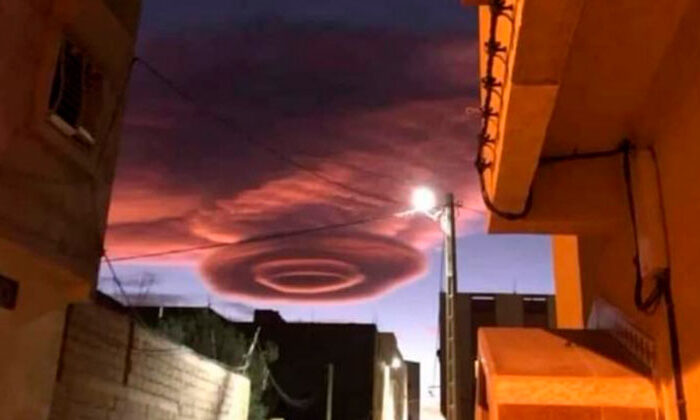 Captan misteriosa nube en forma de OVN en Marruecos