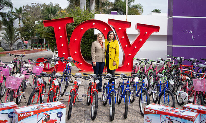 Entrega UAT un donativo al DIF Tamaulipas