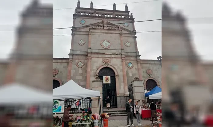 Esperan 5 parejas gay una bendición católica