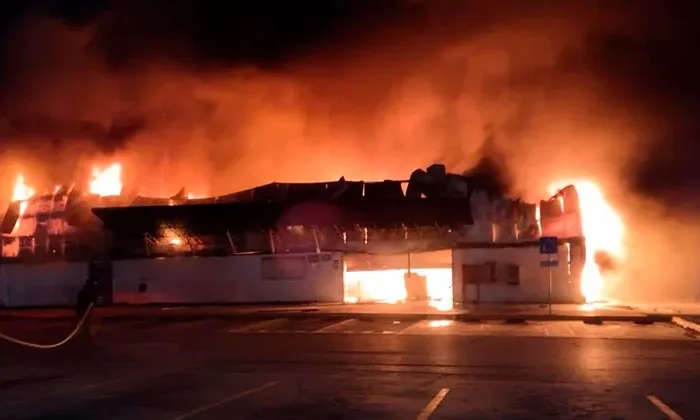 Incendio consume tienda Aurrerá en San Fernando