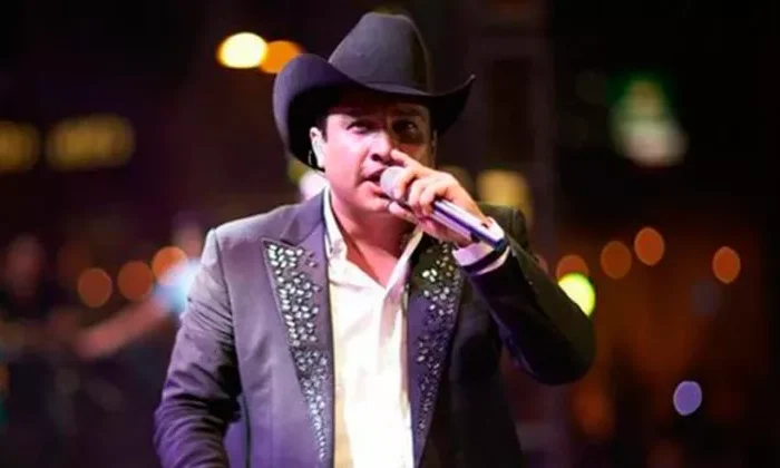 Julión Álvarez estuvo en medio de un tiroteo entre grupos criminales