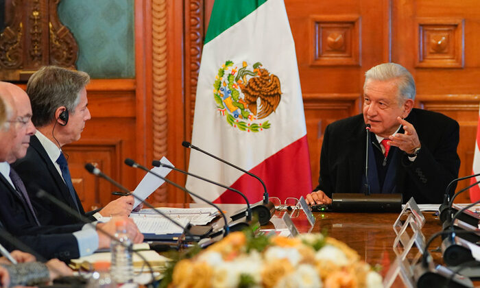AMLO y funcionarios de EU acuerdan crear grupo para frenar migración