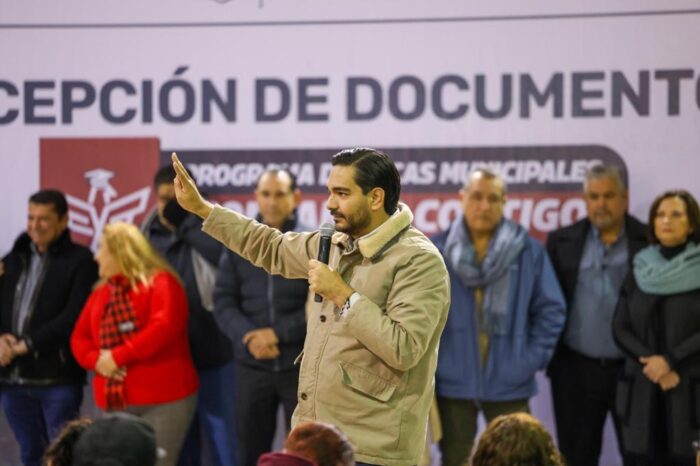 Recibió Carlos Peña Ortiz documentos de Secundaria para Becas 2024 en Reynosa