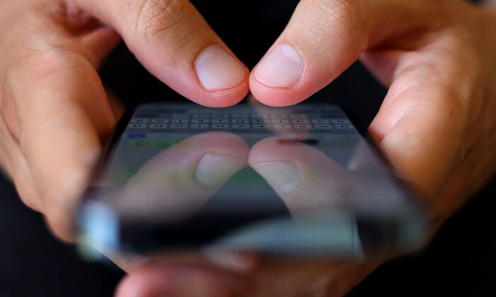 Empresa ofrece 10 mil dólares a quien deje de usar el celular por un mes