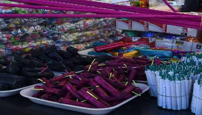 Muere un niño y dos más resultan gravemente heridos por jugar con cohetes