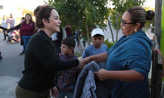 Lleva la alcaldesa “abrigo” a familias
