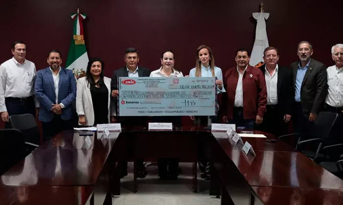 Entregan constructores una donación histórica