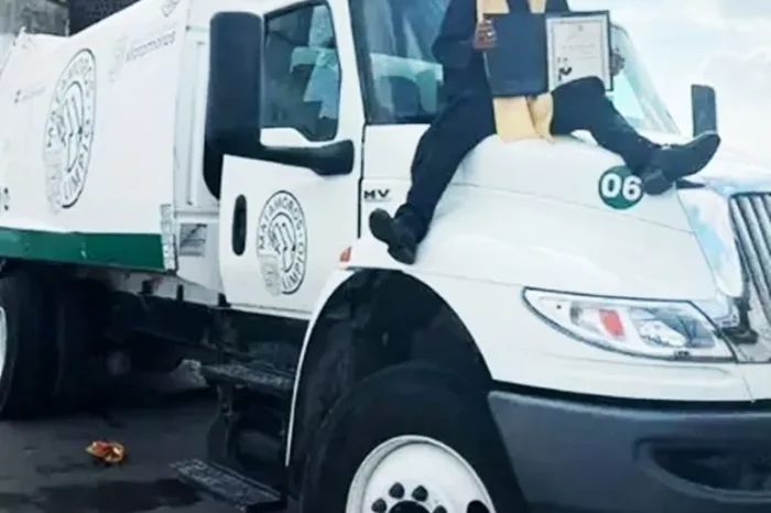 Joven recolector de basura se gradúa de abogado