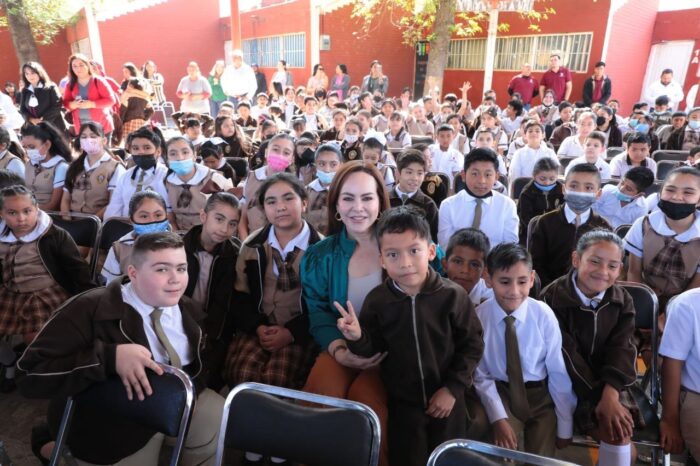 RECONOCEN PADRES DE FAMILIA AL GOBIERNO MUNICIPAL POR IMPULSAR LA EDUCACIÓN A TRAVÉS DE LAS BECA UNE