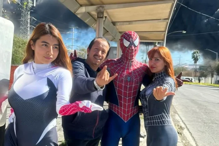 Spider-Man regio ‘ayuda’ a combatir incendio de fábrica en San Nicolás