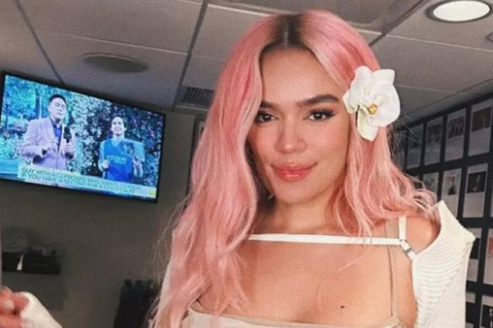 Karol G visita hospital infantil y le canta a niños con cáncer en CDMX