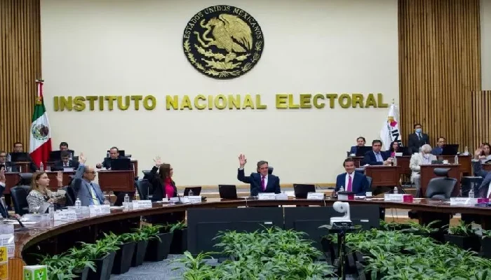 AMLO urge al INE que investigue la guerra sucia que hay en redes sociales en contra de su gobierno