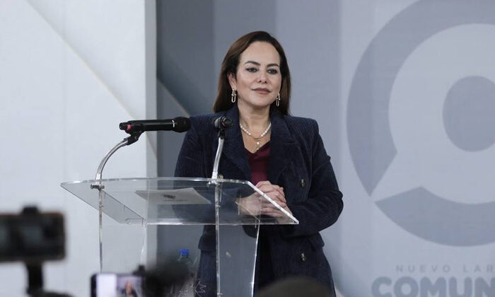 Anuncia alcaldesa de Nuevo Laredo fecha de entrega de tarjetas, beca UNE