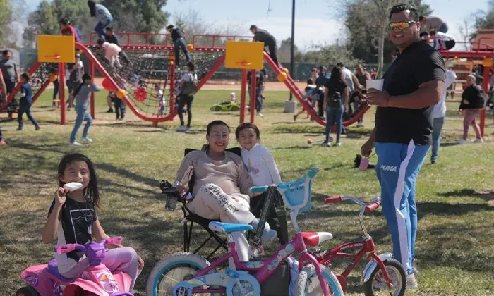 Abarrotan familias neolaredenses el parque Viveros