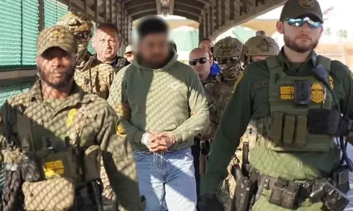 Cae en Texas ex policía que habría participado en la masacre de Camargo