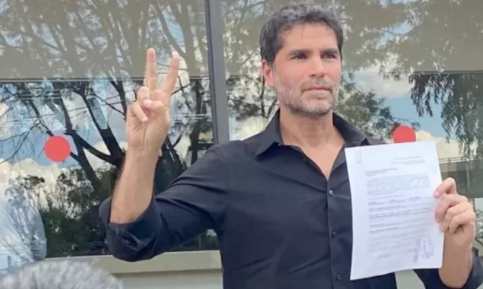 Eduardo Verástegui se registra como candidato independiente; acusa a INE de corrupto