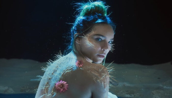 Belinda le da un giro a su look y divide opiniones