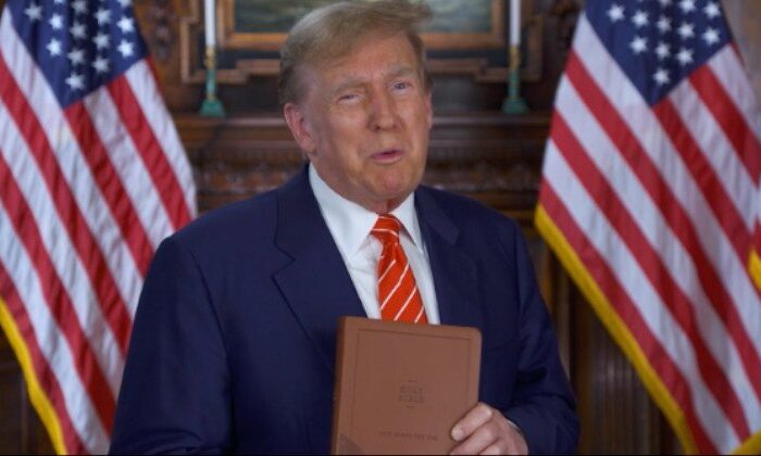 Donald Trump lanza su propia Biblia en medio de presiones financieras