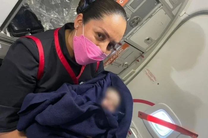 Mujer da a luz en vuelo de Aeroméxico y bebé recibe 90 viajes gratis