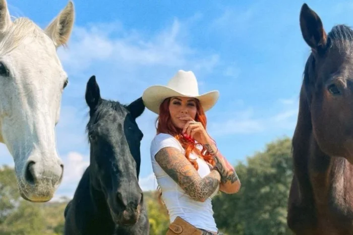 Caballos 'lloran' muerte de Elena Larrea; filtran videos del funeral