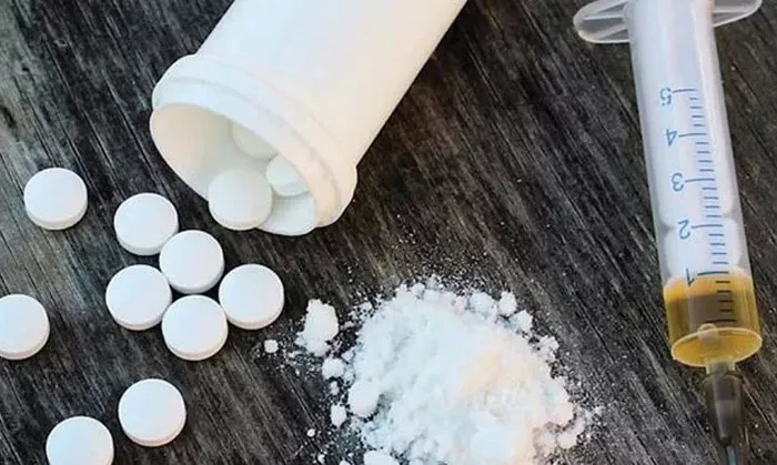 Suspenden farmacia que comercializaba fentanilo del Sector Salud