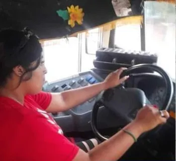 Bibi, la primera mujer chofer de transporte público en Nuevo Laredo