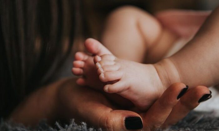 Bebé que fue declarada muerta despierta en pleno funeral