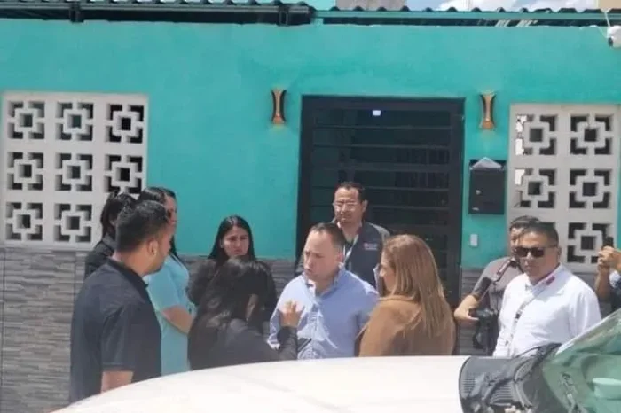 Abandonan a su bebé de 2 meses sola en casa