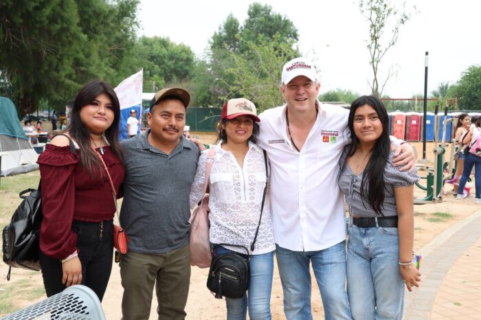 CELEBRA CARLOS CANTUROSAS DOMINGO DE PASCUA JUNTO A FAMILIAS NEOLAREDENSES