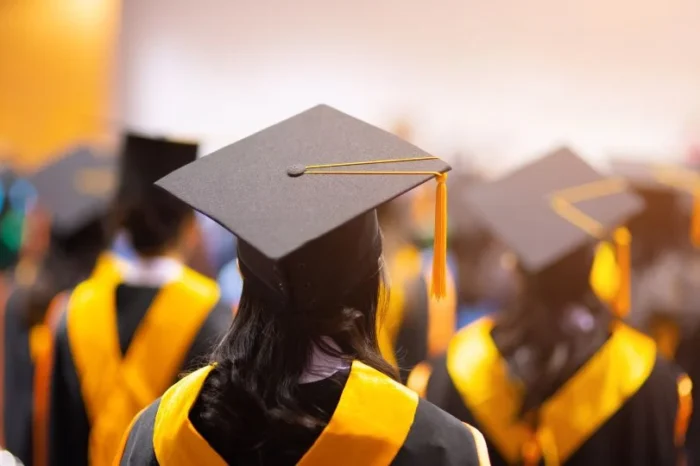 ¿Cuáles son las 17 carreras universitarias que ya no pedirán tesis?