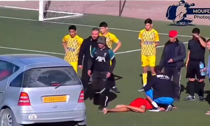 Murió un futbolista tras recibir una patada en pleno partido