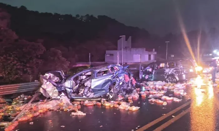 Mueren cinco y se lesionan 22 personas en espantoso accidente carretero en Puebla
