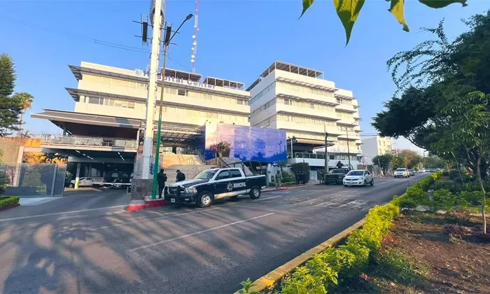 Comando armado ingresa a hospital de Cuernavaca, dispara contra pacientes; hay un muerto y un herido