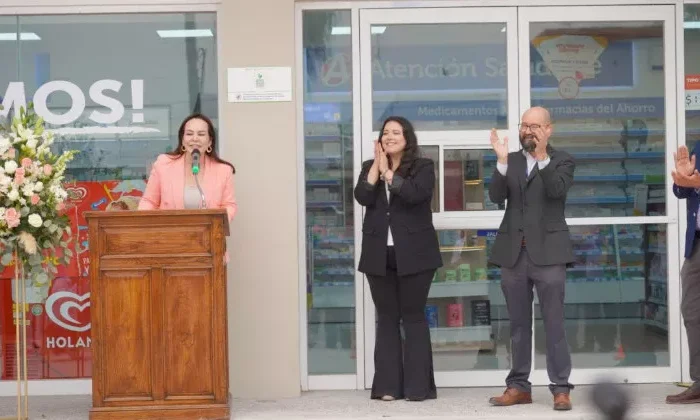 Inaugura Carmen Lilia nueva farmacia del ahorro